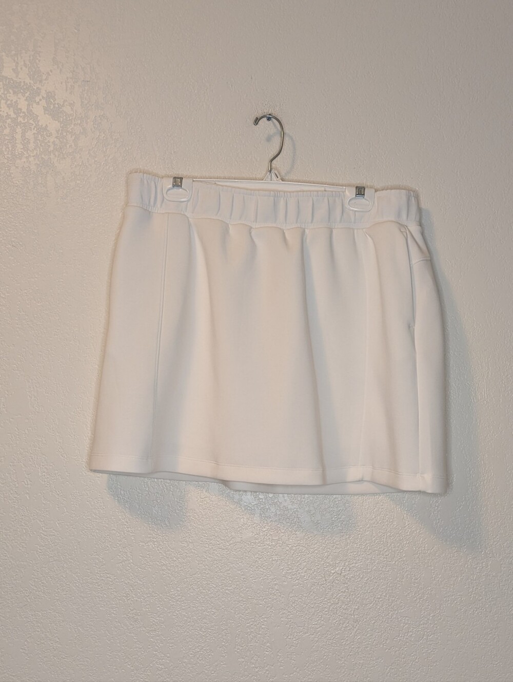 Mondetta White Skort with Elastic Waistband Size Large